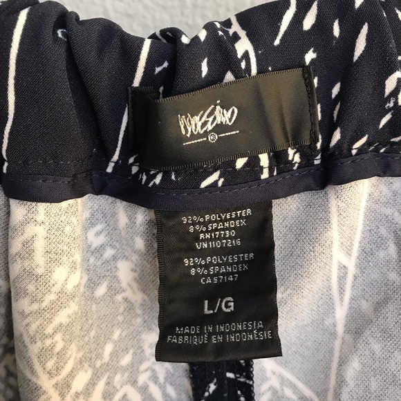 Mossimo Blue Patterned Shorts - Picture 3 of 4